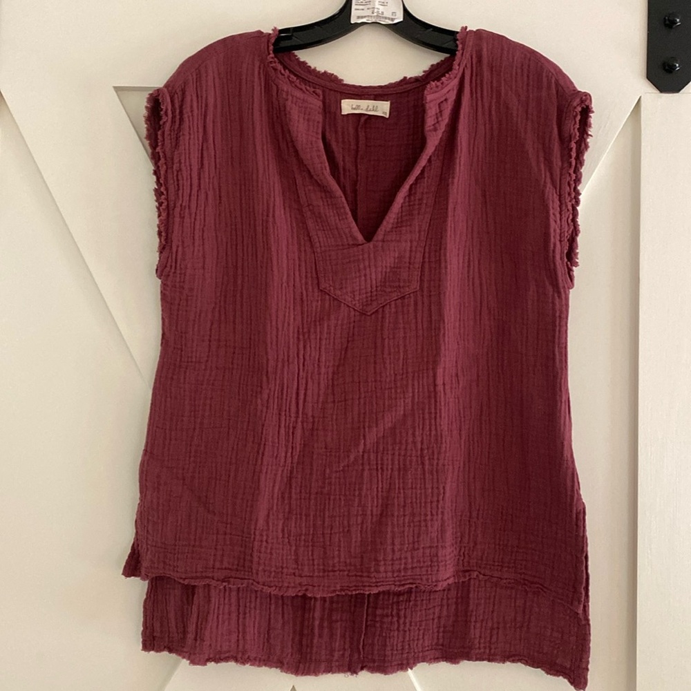 Bella Dahl XS crinkle maroon top